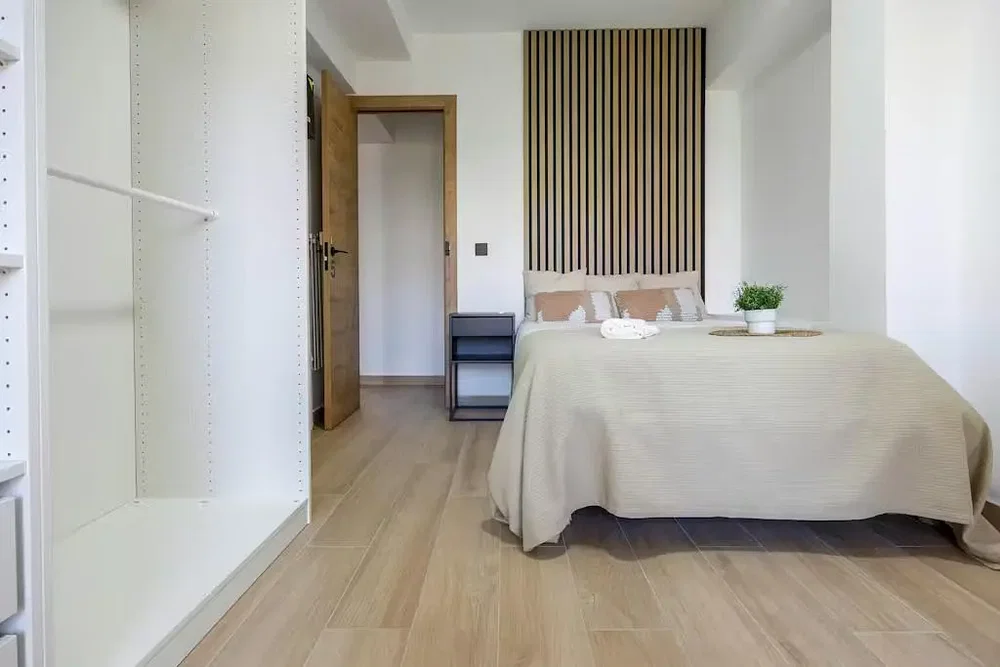 Chambre; parquet, lumière naturelle, style moderne