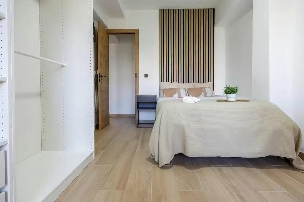 Chambre; parquet, lumière naturelle, style moderne