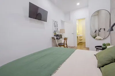 Camera da letto; luce naturale, stile moderno
