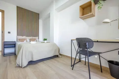 Chambre; lumière naturelle, parquet, style moderne