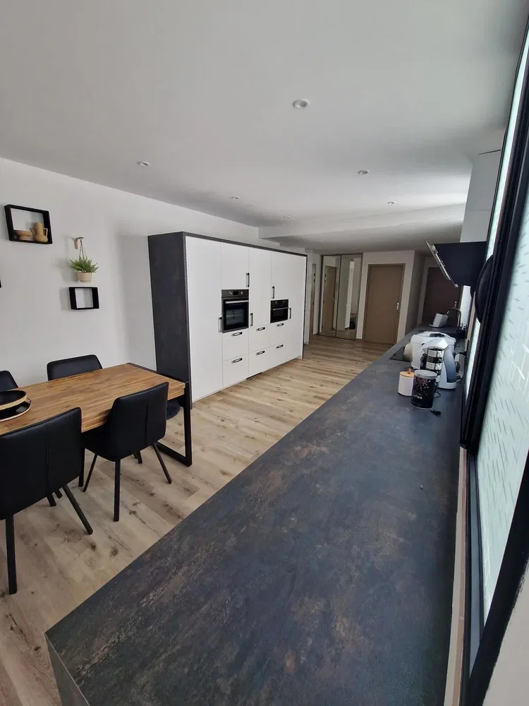 Kitchen; kitchen appliances, wood floor, natural light