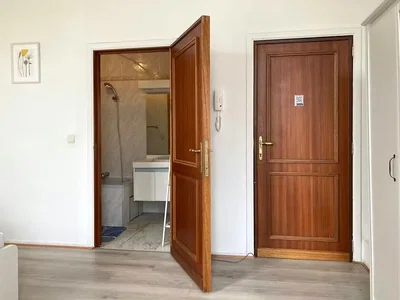 Badezimmer; fliesenboden, tageslicht
