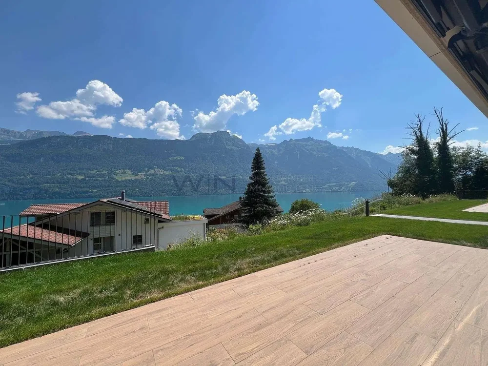 Terraza; vista, suelo de madera, luz natural