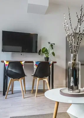 غرفة معيشة; ضوء طبيعي, أسلوب عصري, أرضية خشبية