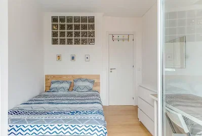 Schlafzimmer; tageslicht, holzboden