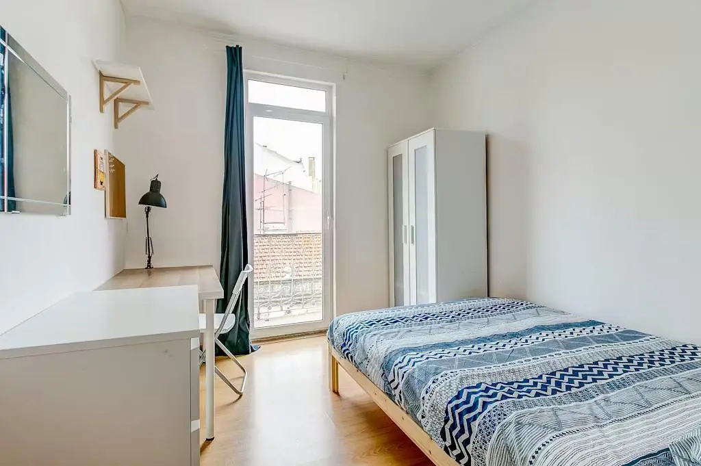Schlafzimmer; tageslicht, holzboden