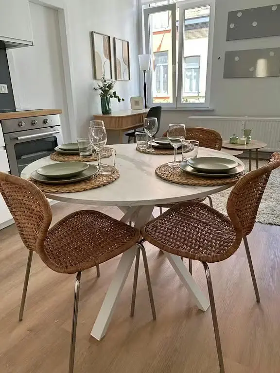 Küche; küchengeräte, holzboden, tageslicht