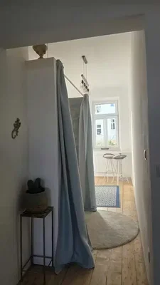Ostalo; drveni pod, prirodno svjetlo