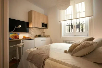 Spavaća soba; kuhinjski aparati, prirodno svjetlo, moderni stil