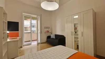 Schlafzimmer; tageslicht, holzboden