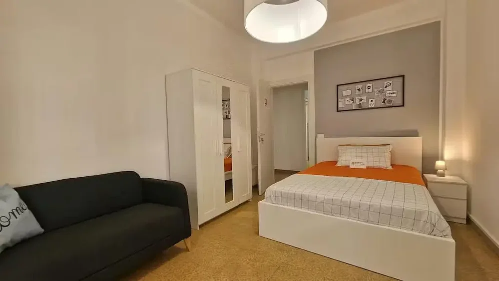 Schlafzimmer; tageslicht, holzboden