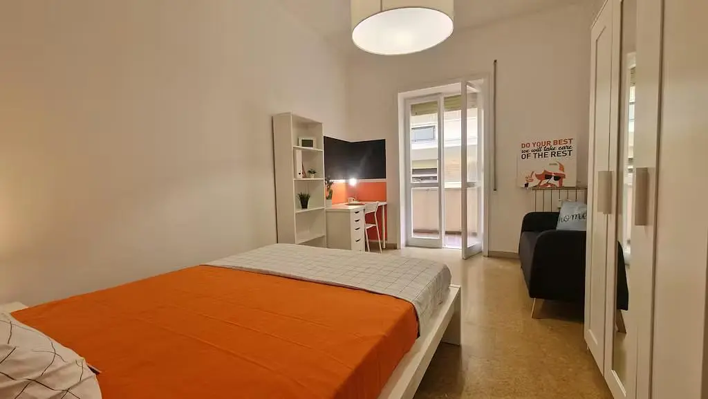 Schlafzimmer; tageslicht, holzboden