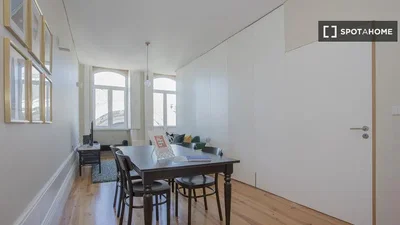 Wohnzimmer; holzboden, tageslicht