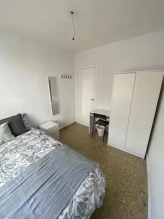 Spavaća soba; prirodna svjetlost, pločice