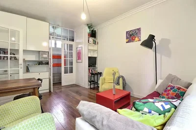 Wohnzimmer; tageslicht, holzboden, moderner stil