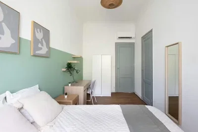 Schlafzimmer; tageslicht, holzboden