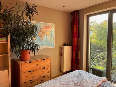 Schlafzimmer; tageslicht, holzboden