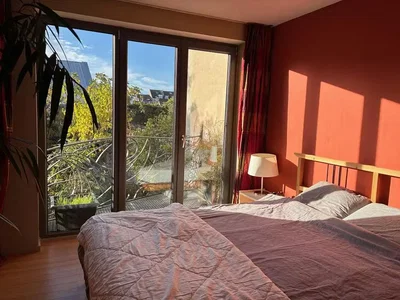 Schlafzimmer; tageslicht, holzboden