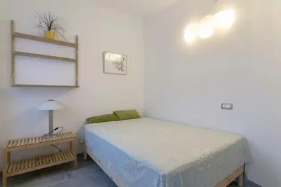 Schlafzimmer; tageslicht, holzboden