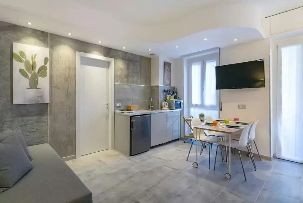 Wohnzimmer; küchengeräte, tageslicht, fliesenboden, moderner stil