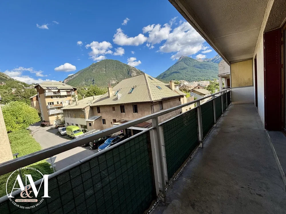 Balkon; razgled, naravna svetloba