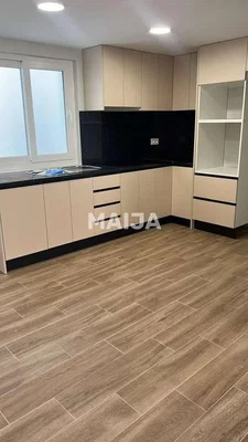 Кухиња; плочице, природно светло