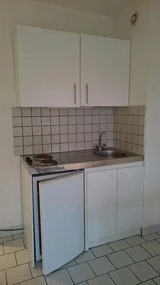 Küche; fliesenboden, küchengeräte