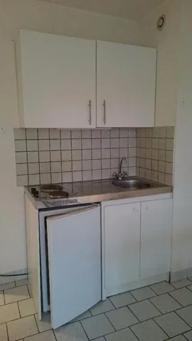 Küche; fliesenboden, küchengeräte