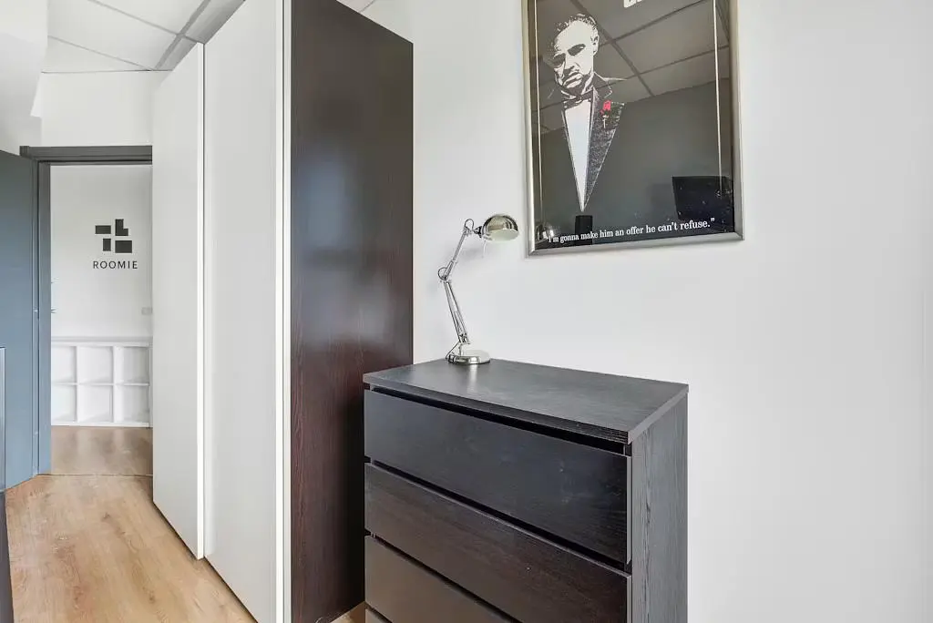 Schlafzimmer; holzboden, tageslicht