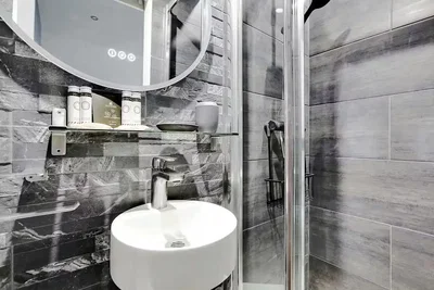 Badezimmer; fliesenboden, renoviert, tageslicht