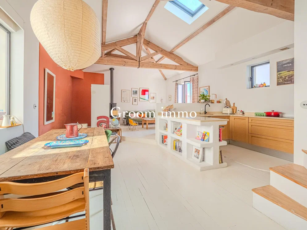 Dining room; wood beams, high ceiling, natural light, rustic style, wood floor