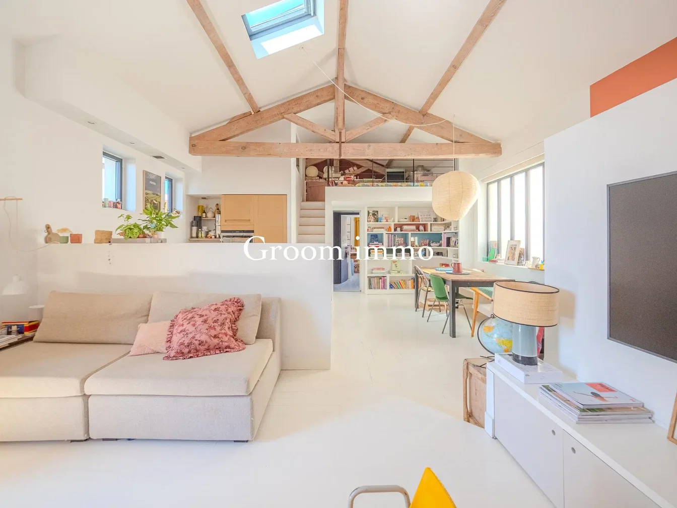 Living room; natural light, wood beams, high ceiling, modern style