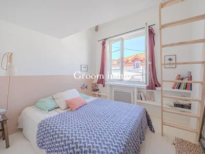 Bedroom; natural light, modern style