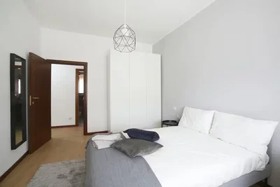 Schlafzimmer; tageslicht, holzboden