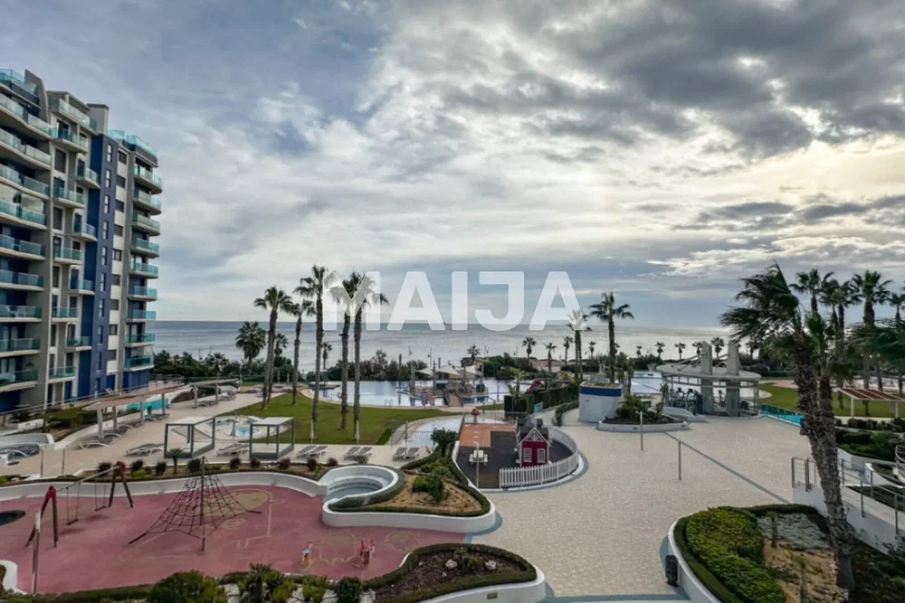 Къща и околности; гледка, естествена светлина