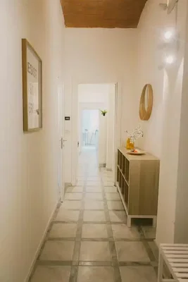 Salon; carrelage, lumière naturelle