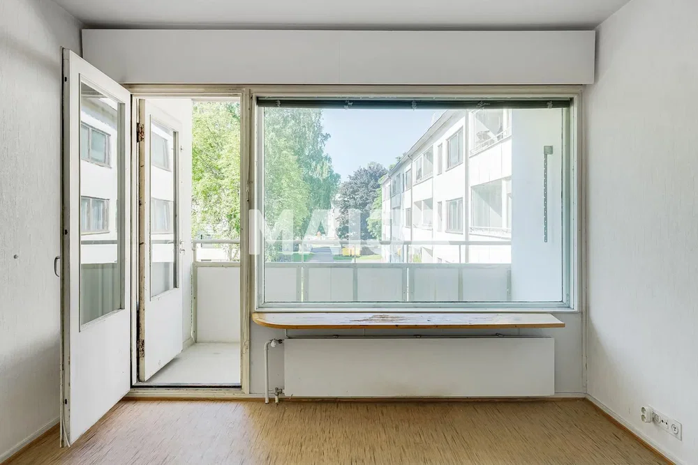 Balkon; houten vloer, natuurlijk licht, uitzicht
