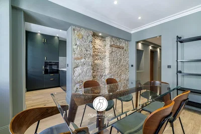 Wohnzimmer; holzboden, tageslicht, moderner stil