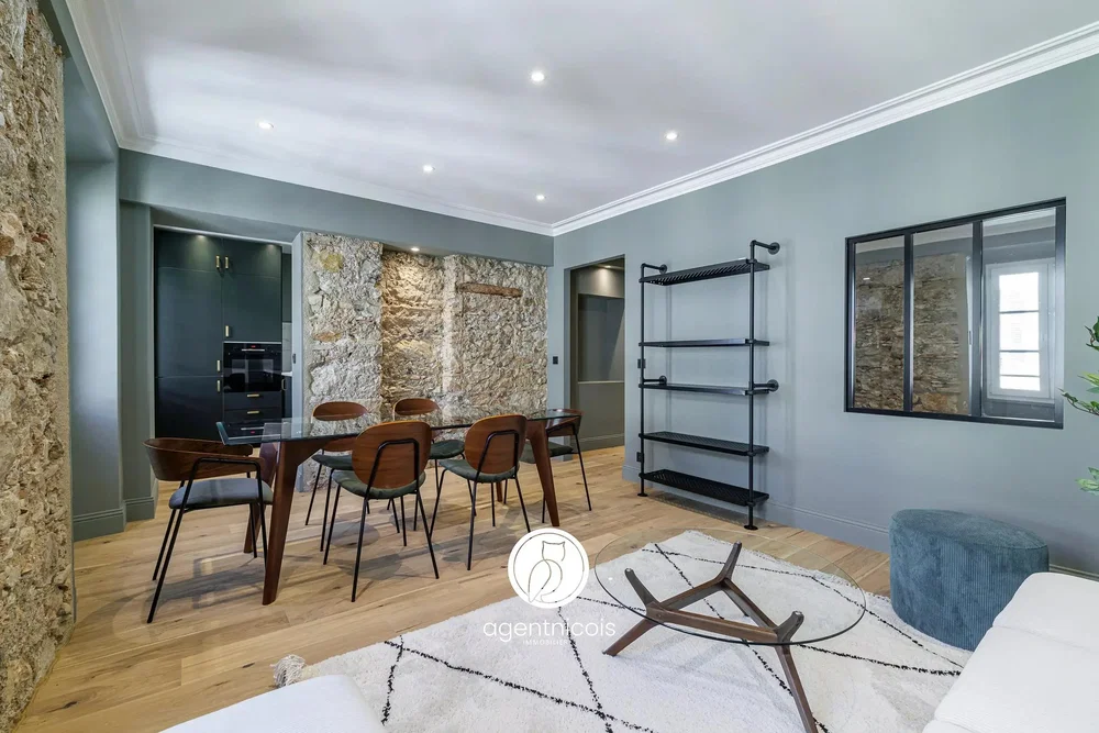 Wohnzimmer; tageslicht, moderner stil, holzboden