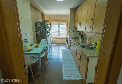 Кухиња; кухињски апарати, плочице, природно светло