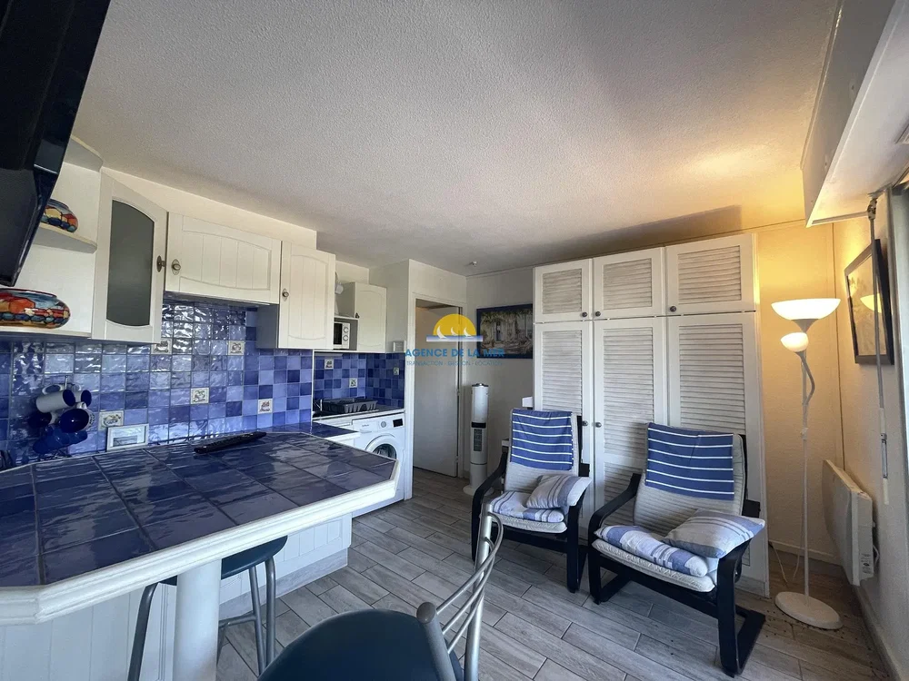 Kitchen; kitchen appliances, tile floor