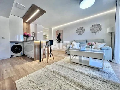 Salon; électroménager, parquet, lumière naturelle, style moderne