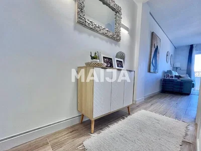 Salon; parquet, style moderne, lumière naturelle