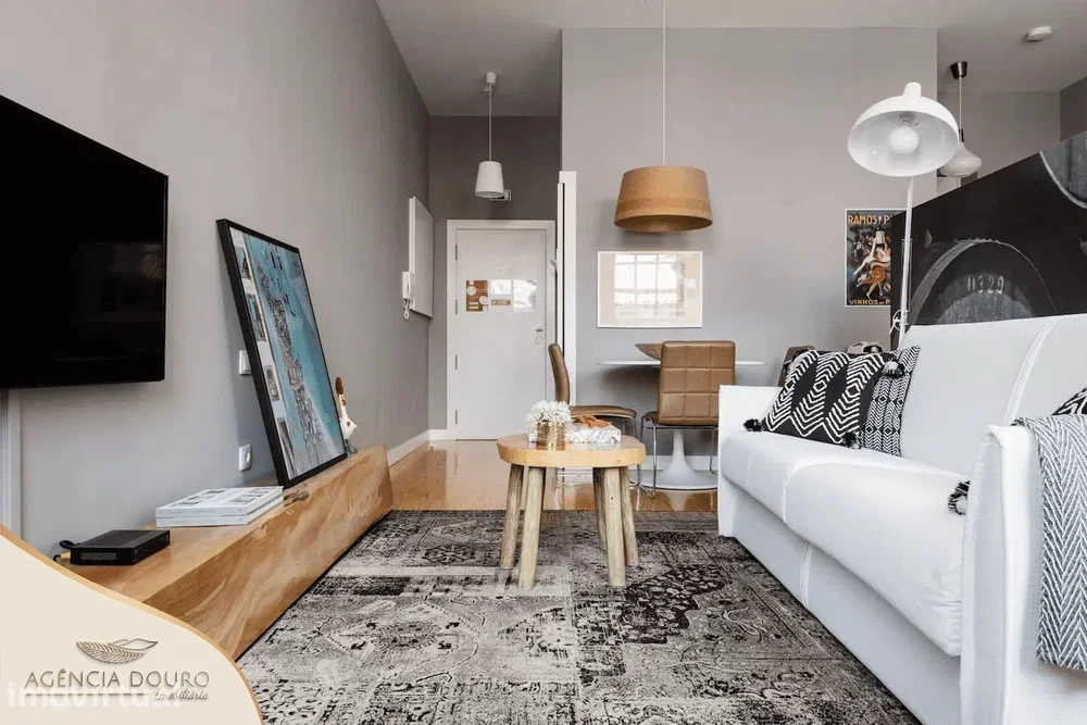 Salon; lumière naturelle, style moderne, parquet