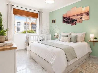 Chambre; lumière naturelle, carrelage