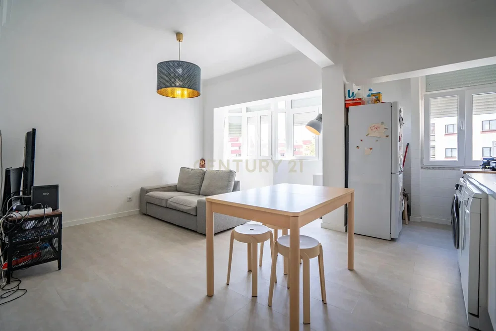 Salon; lumière naturelle, carrelage
