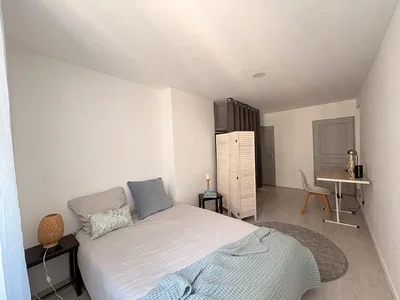 Schlafzimmer; tageslicht, fliesenboden