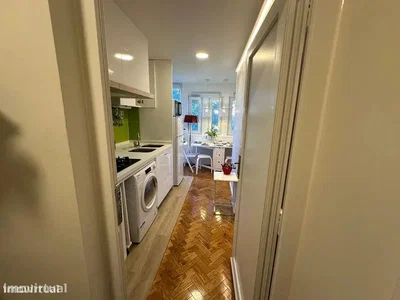 Küche; küchengeräte, holzboden, tageslicht