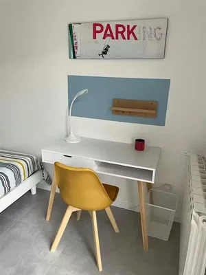 Chambre; carrelage, lumière naturelle