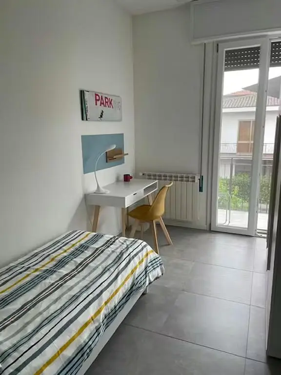 Chambre; carrelage, lumière naturelle, vue